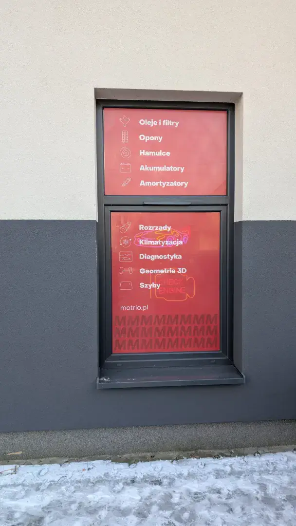 Lista usług na witrynie serwisu Autoshrek: oleje, opony, hamulce, klimatyzacja i geometria 3D.